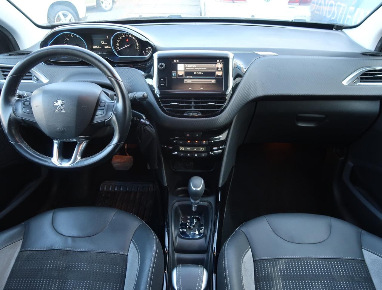 2017 Peugeot 2008 - 10