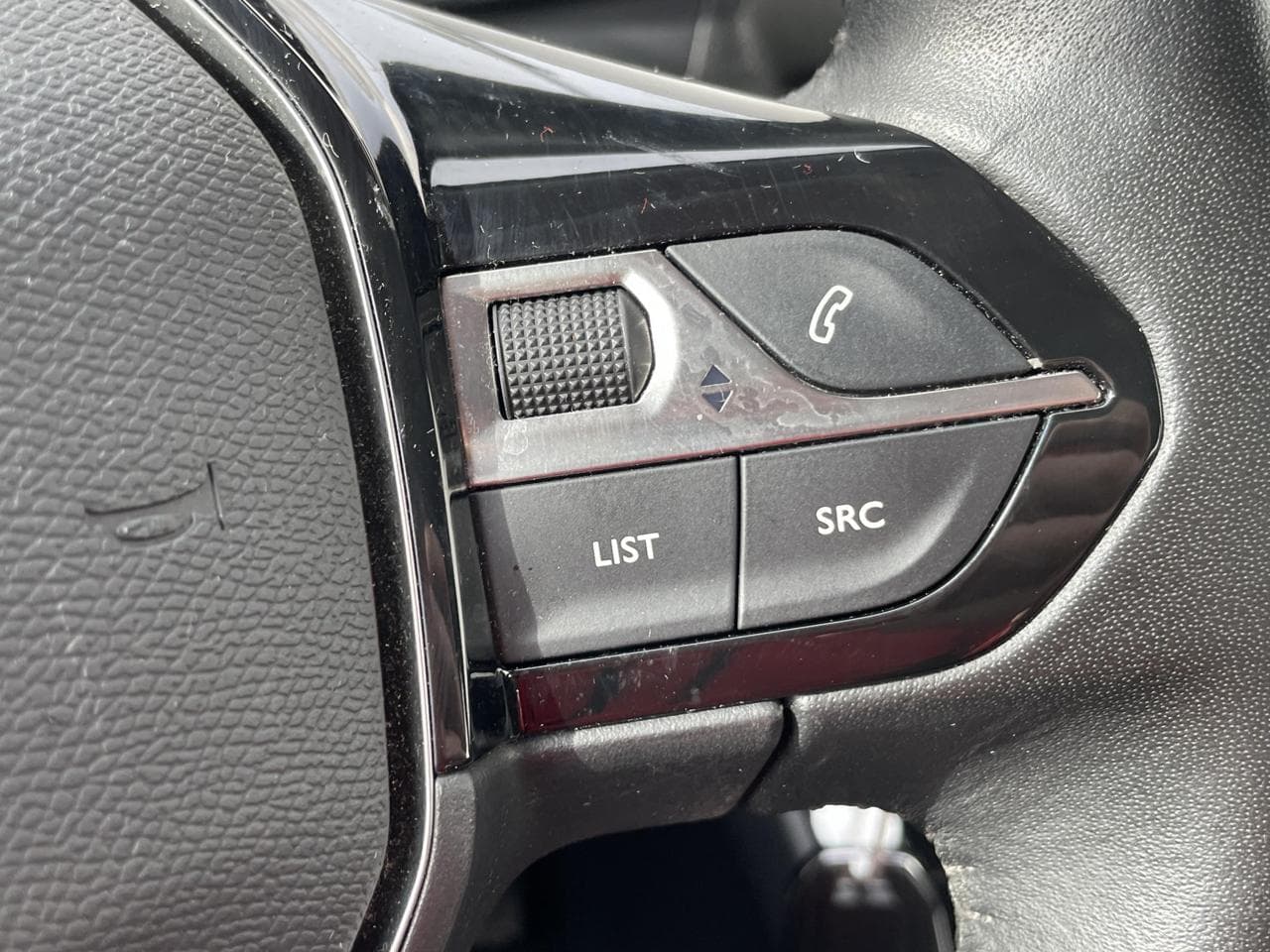 2020 Peugeot 2008 - 16