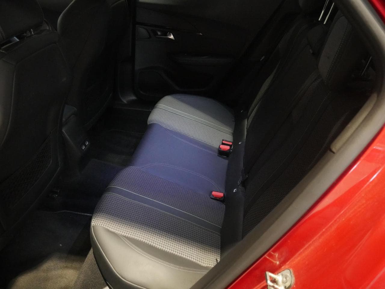 2021 Peugeot 2008 - 10