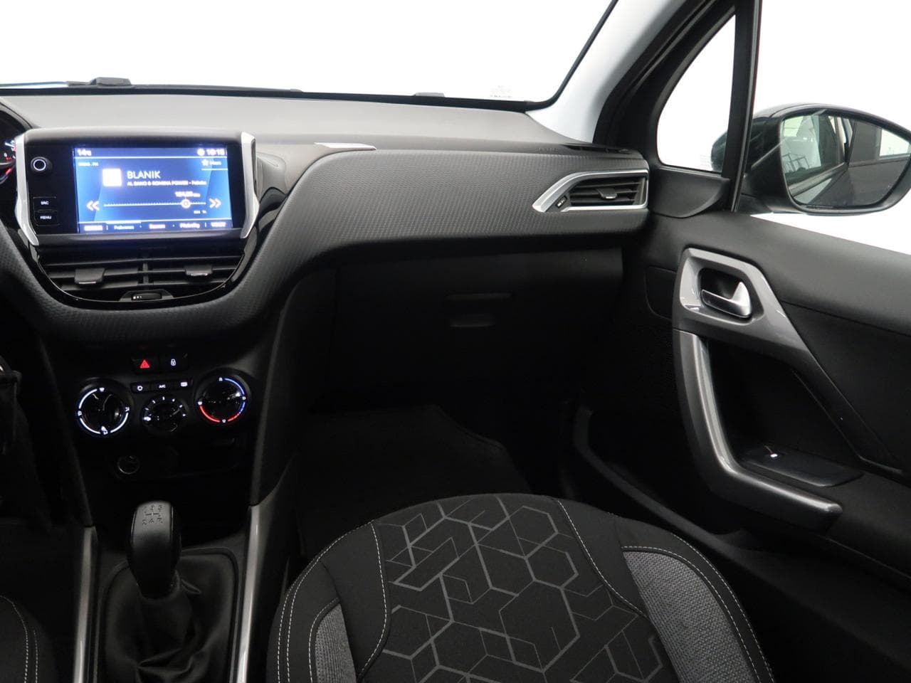 2019 Peugeot 2008 - 11