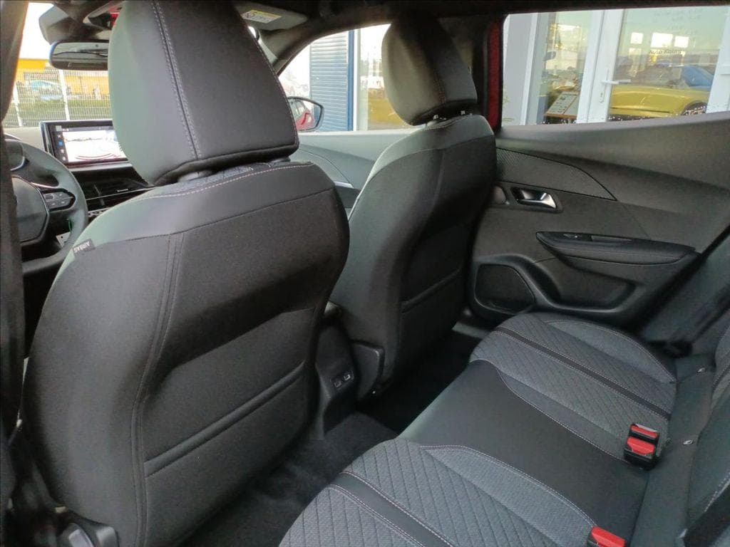 2025 Peugeot 2008 - 9