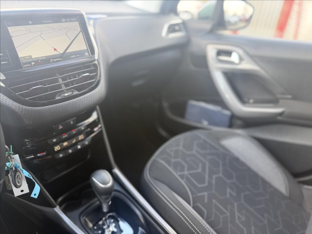 2017 Peugeot 2008 - 16