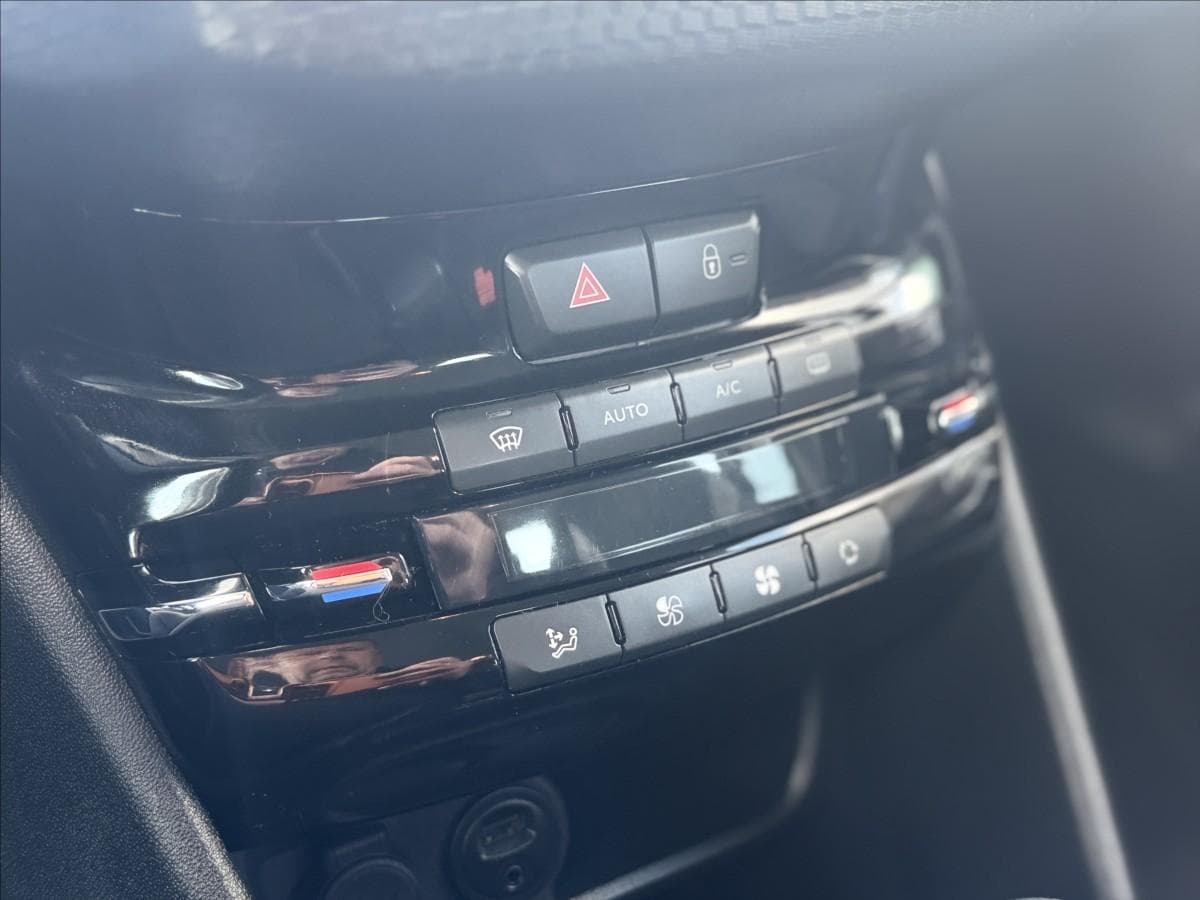 2017 Peugeot 2008 - 14