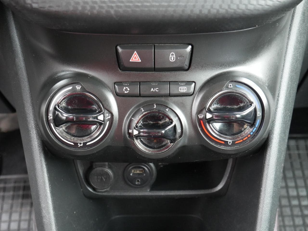2014 Peugeot 2008 - 13