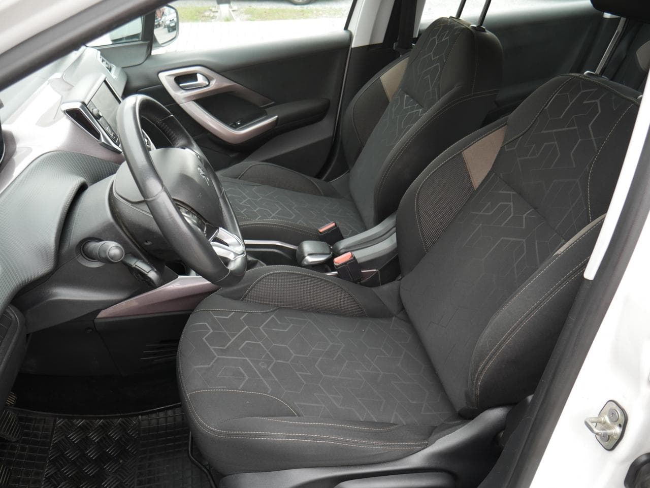 2014 Peugeot 2008 - 9