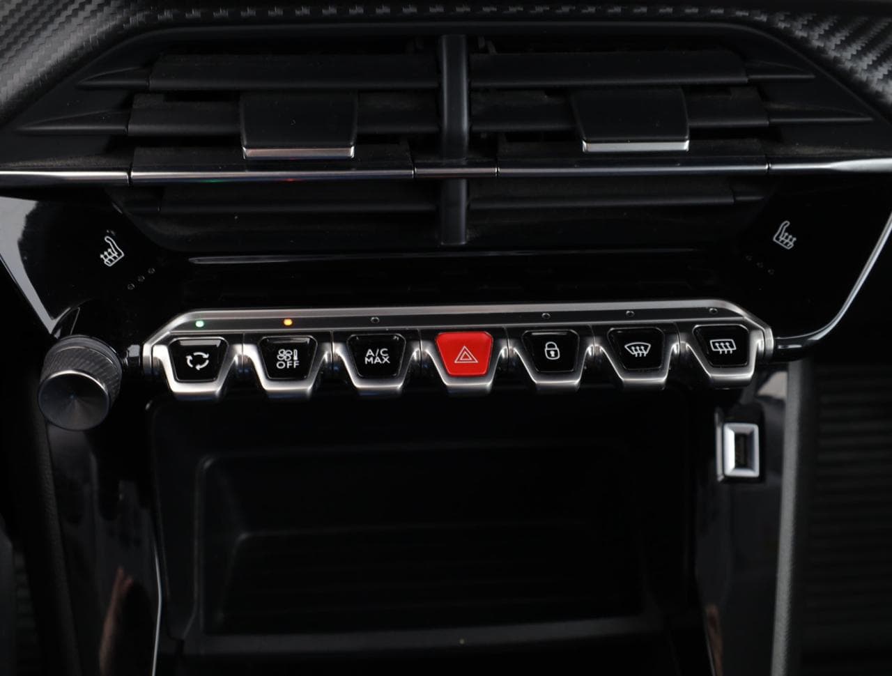 2021 Peugeot 2008 - 18
