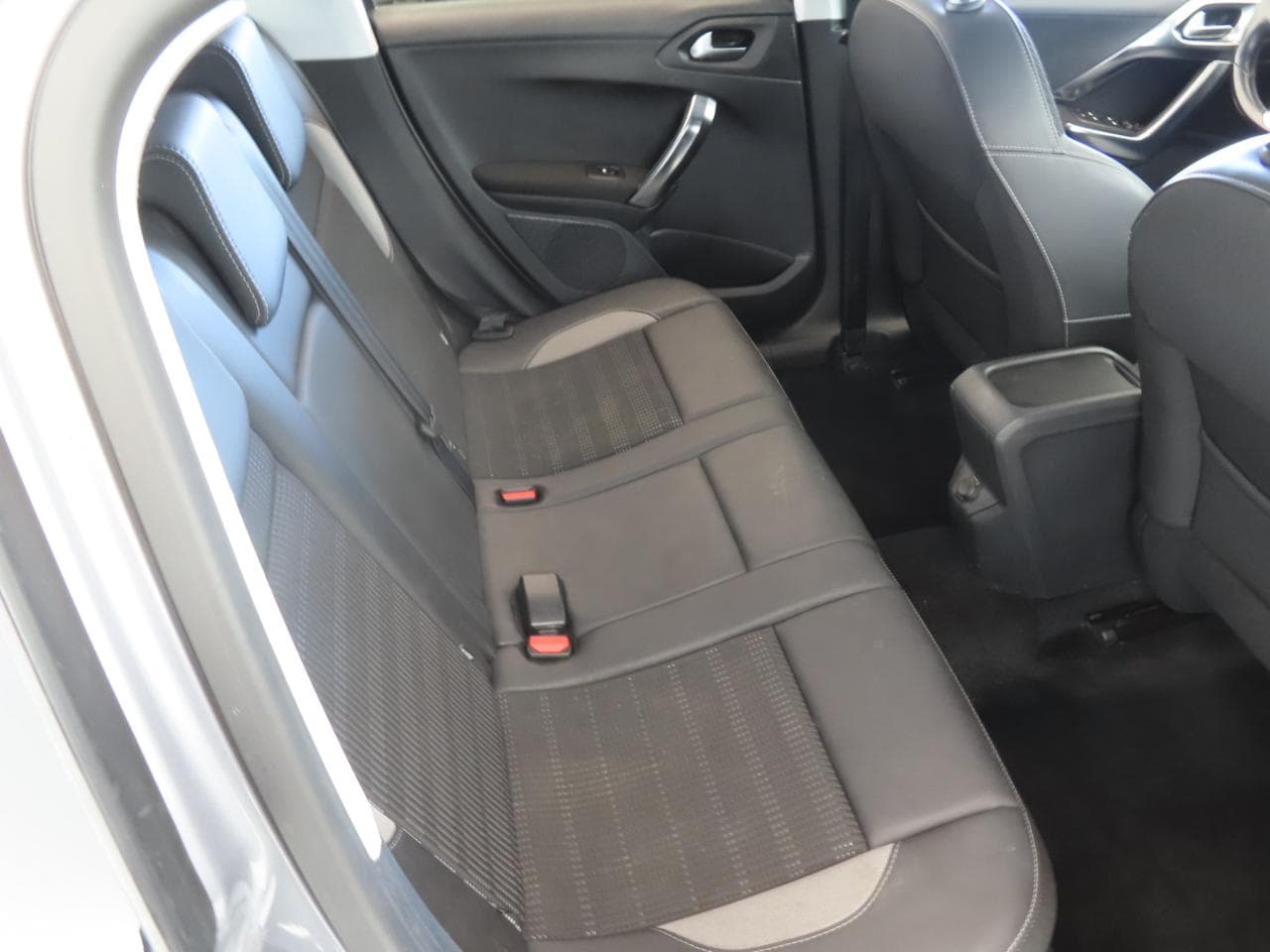 2016 Peugeot 2008 - 23