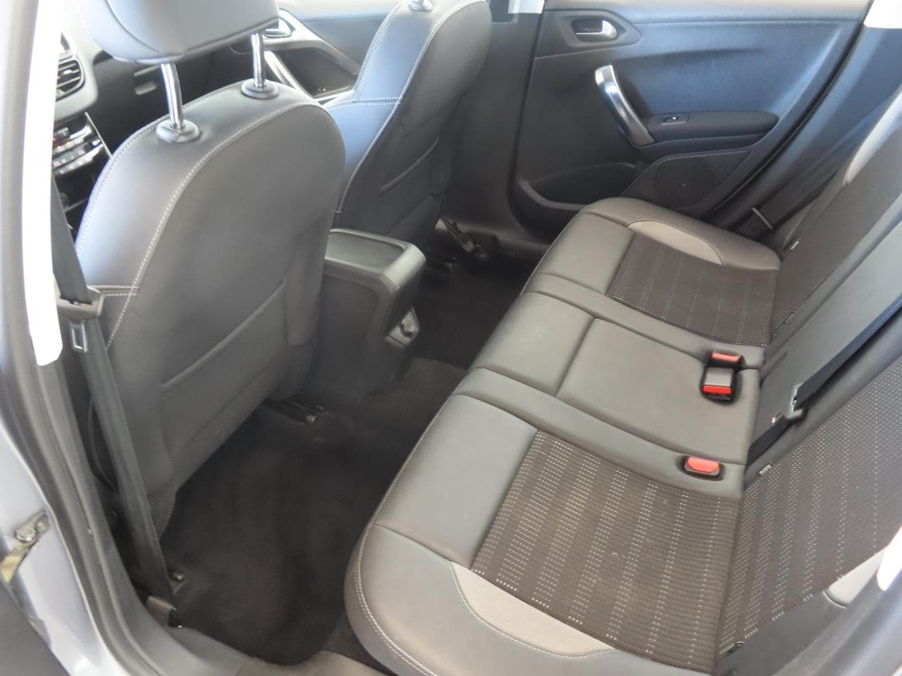 2016 Peugeot 2008 - 27