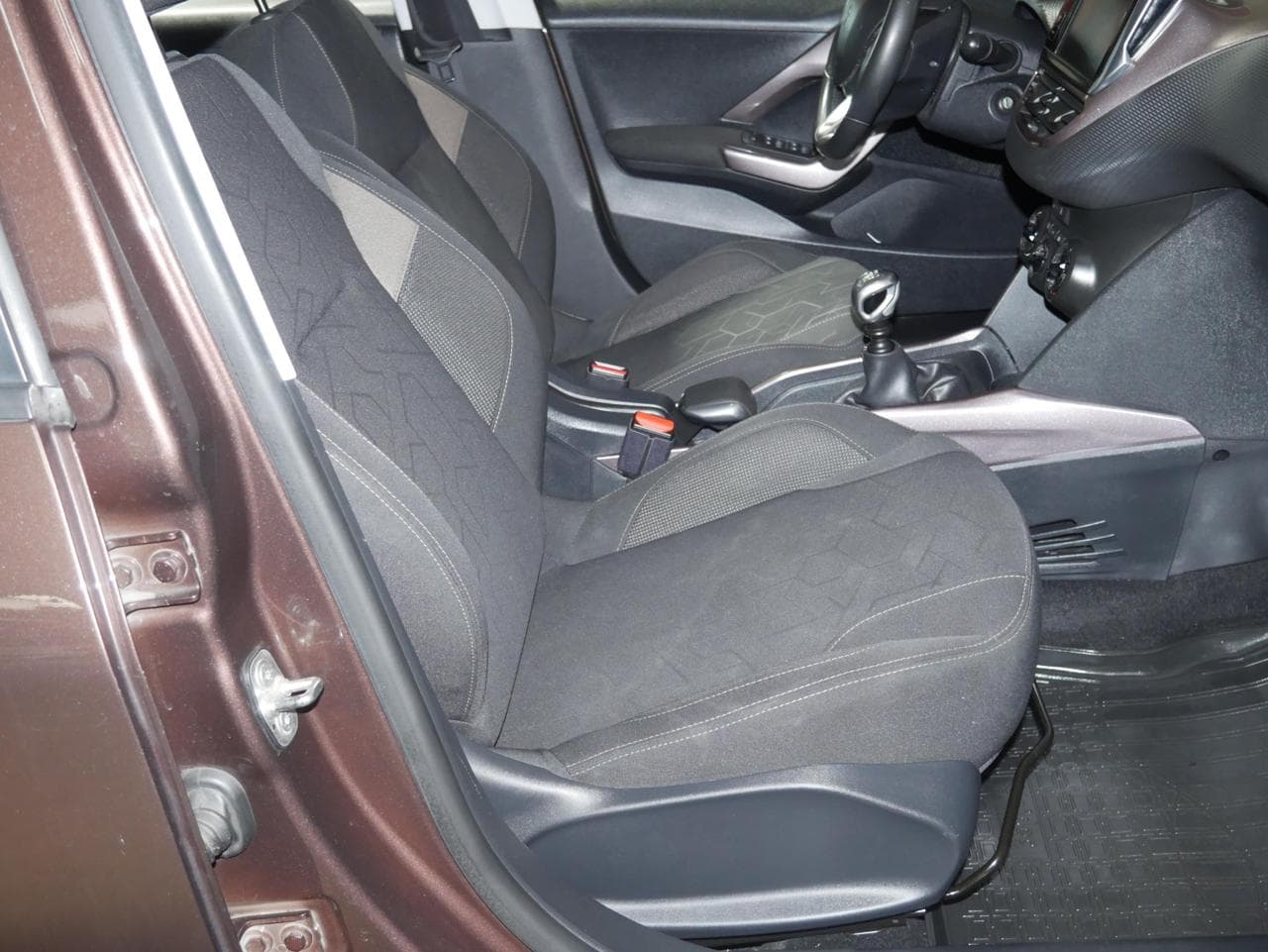 2014 Peugeot 2008 - 12