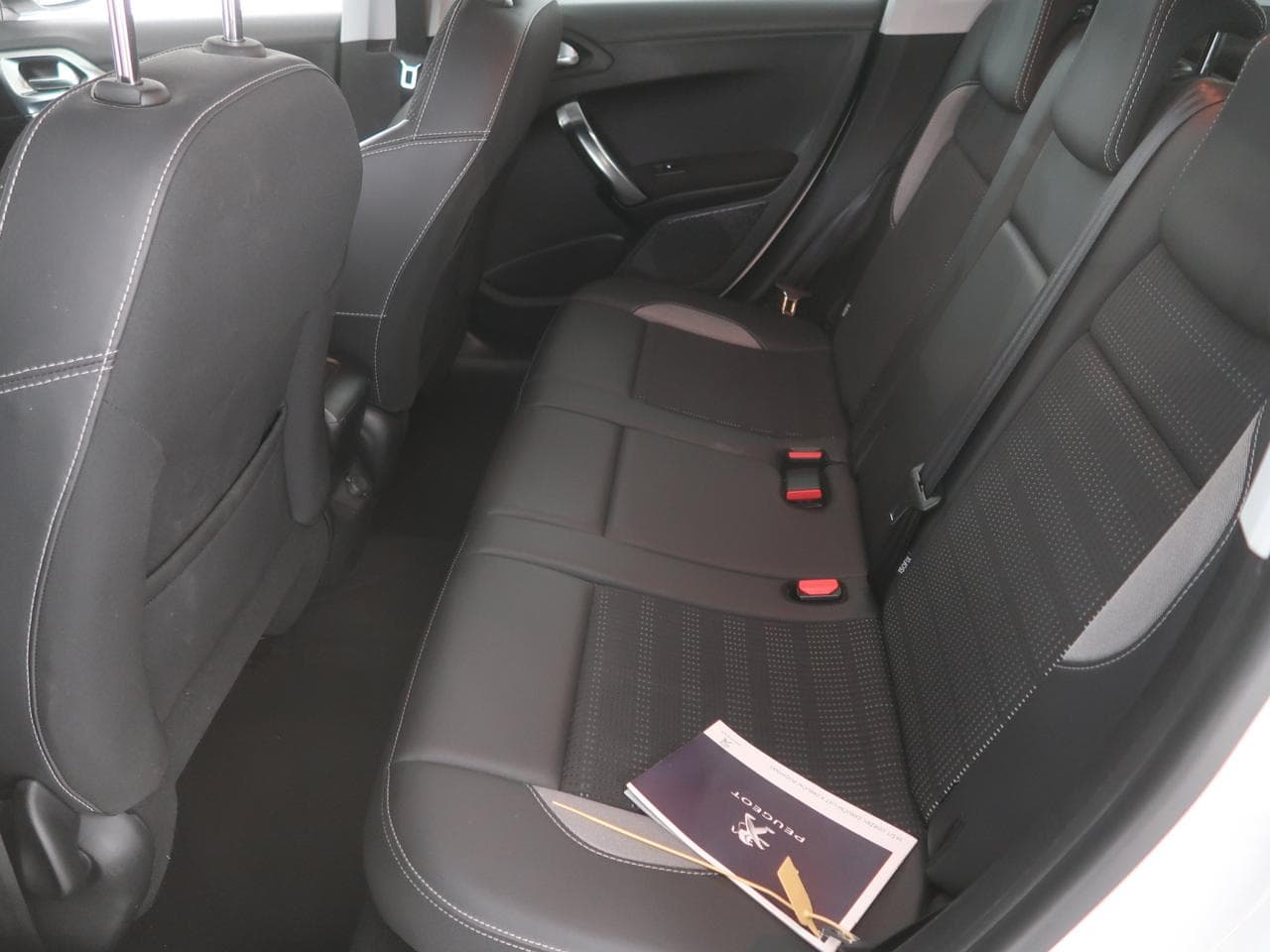 2016 Peugeot 2008 - 24