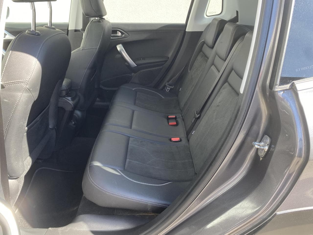 2017 Peugeot 2008 - 17