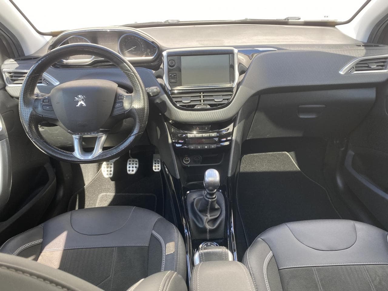 2017 Peugeot 2008 - 13