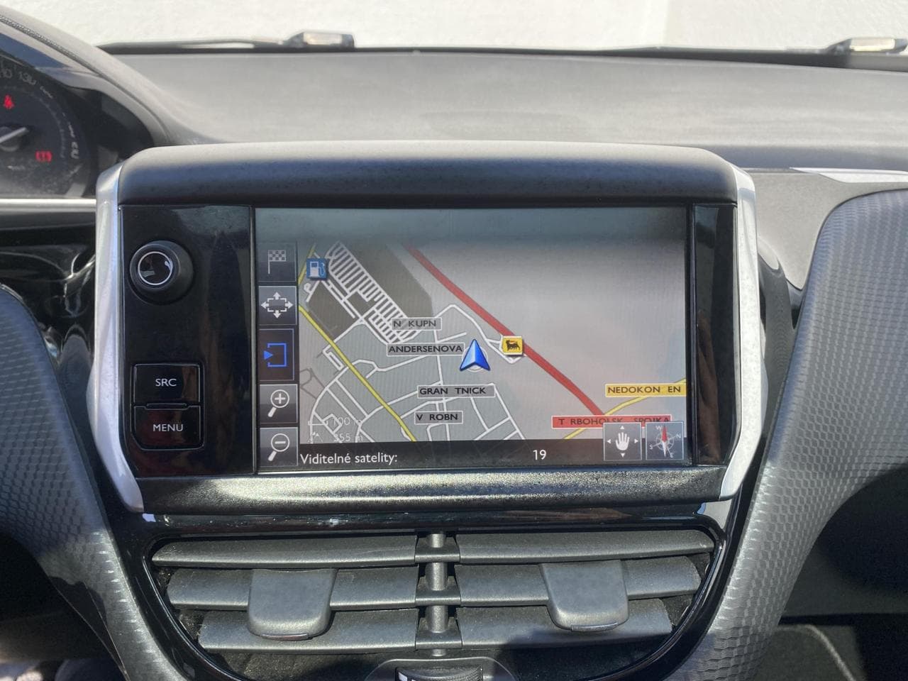 2017 Peugeot 2008 - 30
