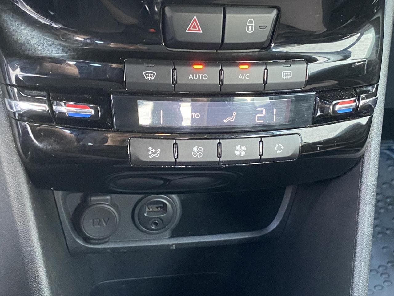 2015 Peugeot 2008 - 15