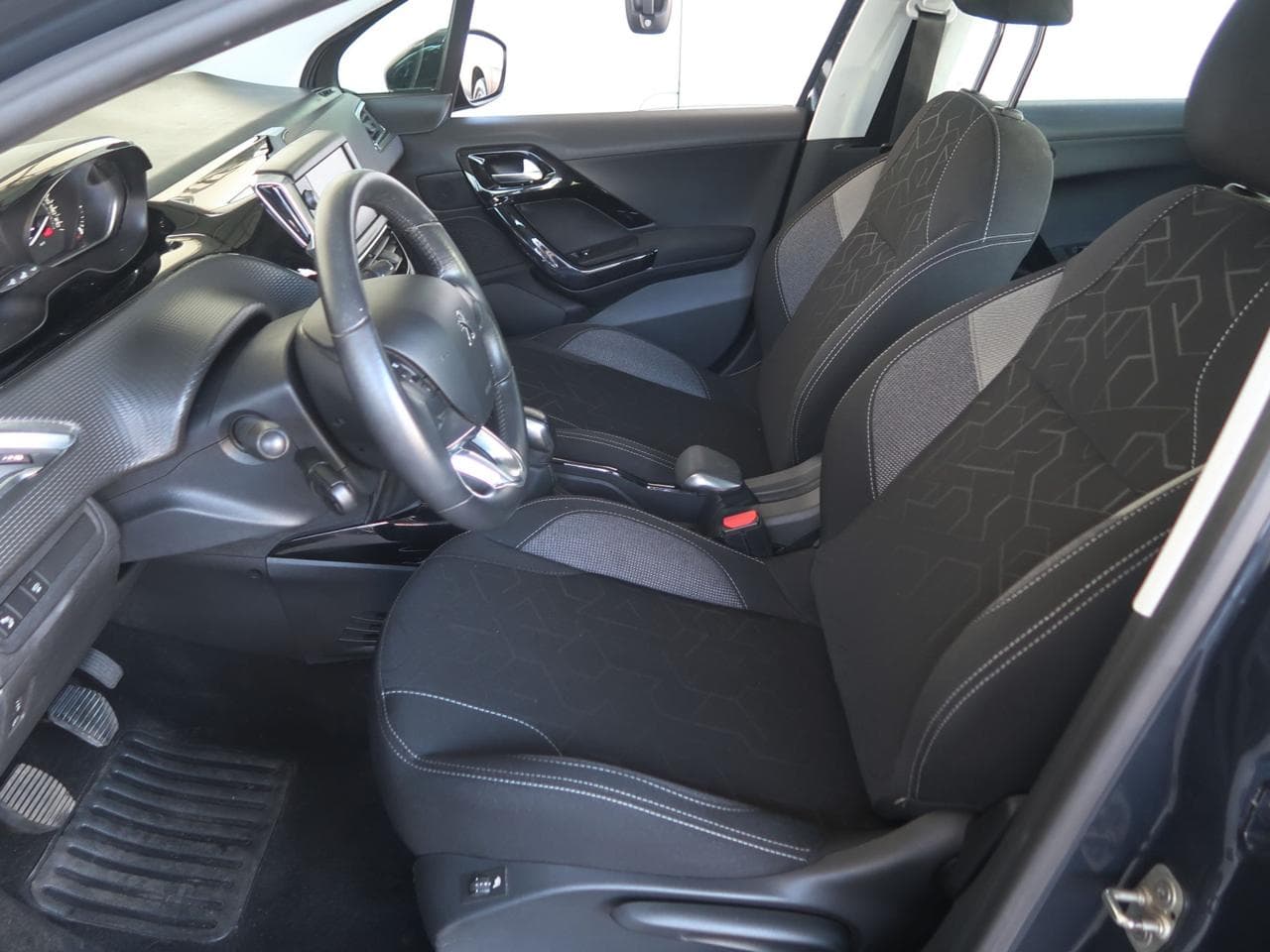 2019 Peugeot 2008 - 16