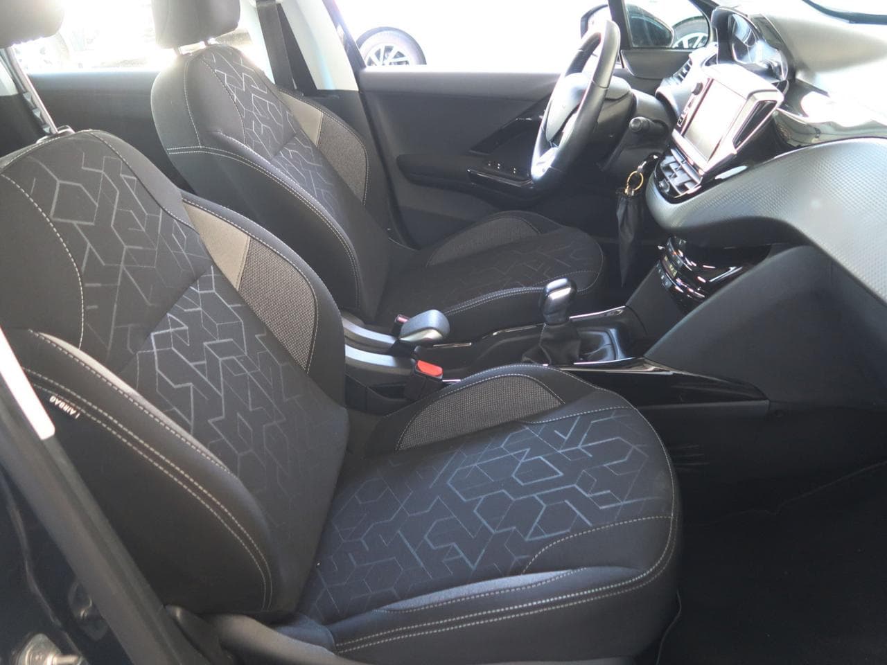 2019 Peugeot 2008 - 12