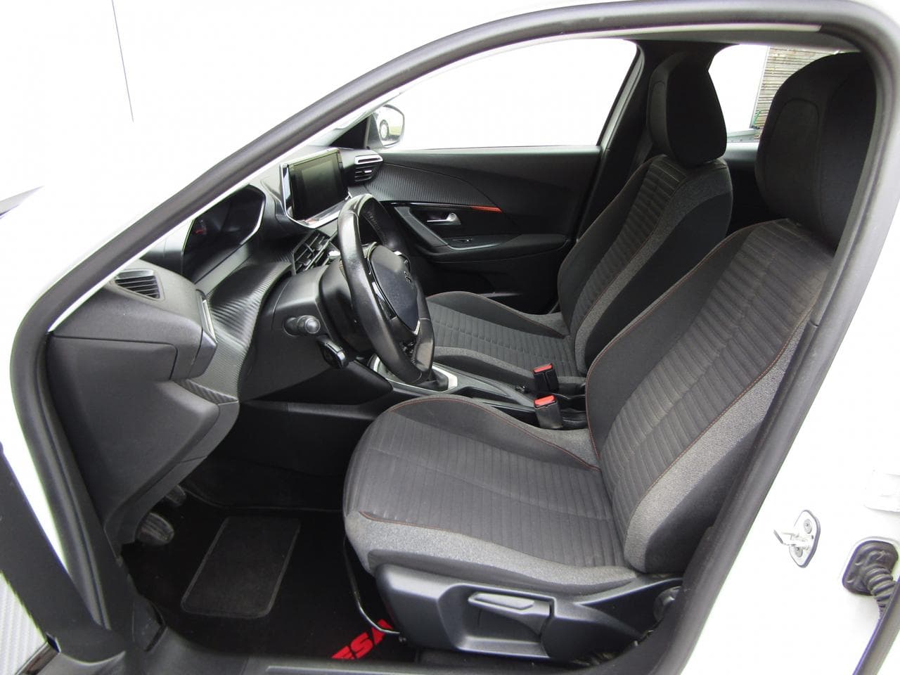 2020 Peugeot 2008 - 9