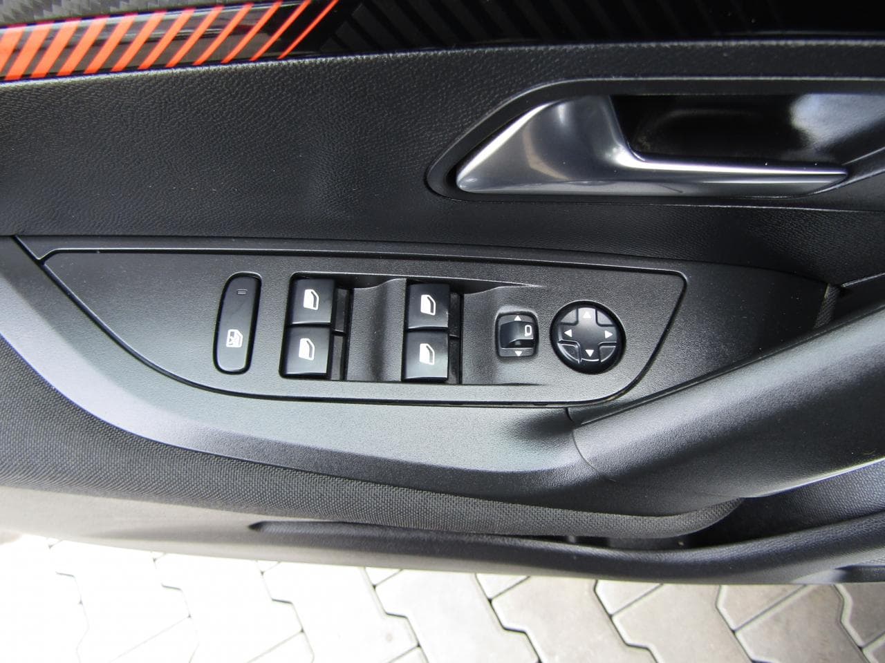 2020 Peugeot 2008 - 11