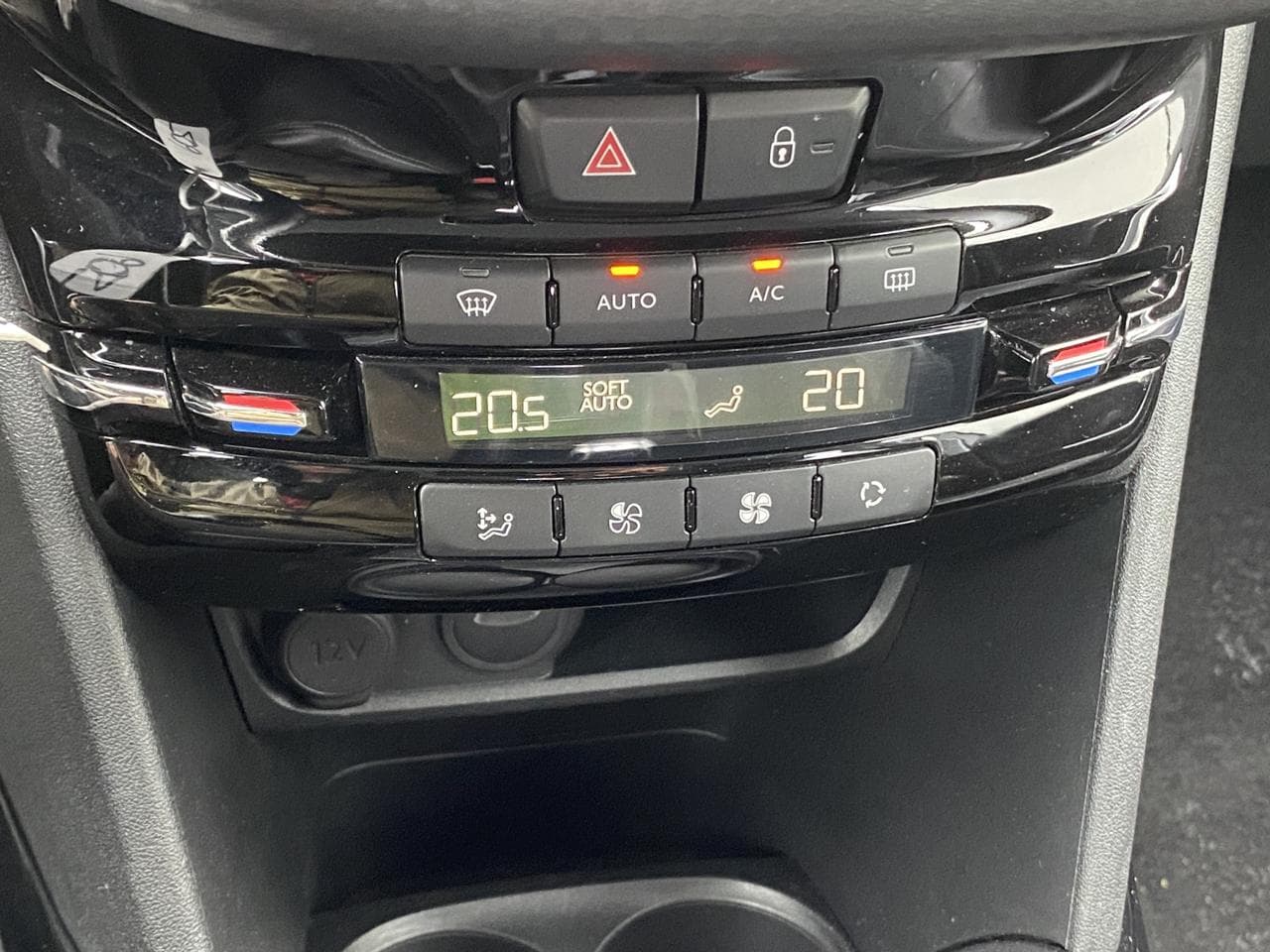2019 Peugeot 2008 - 26