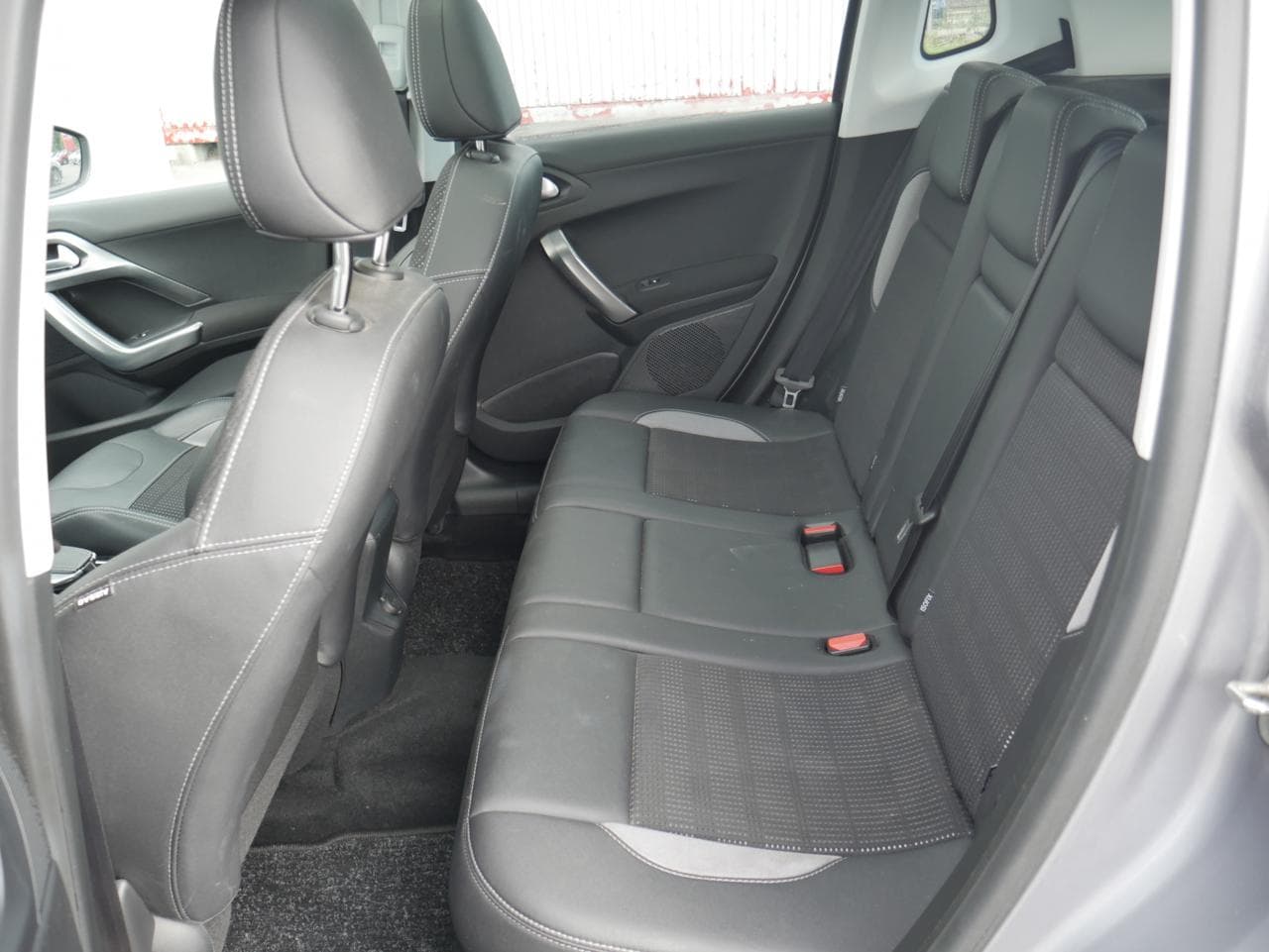 2015 Peugeot 2008 - 10