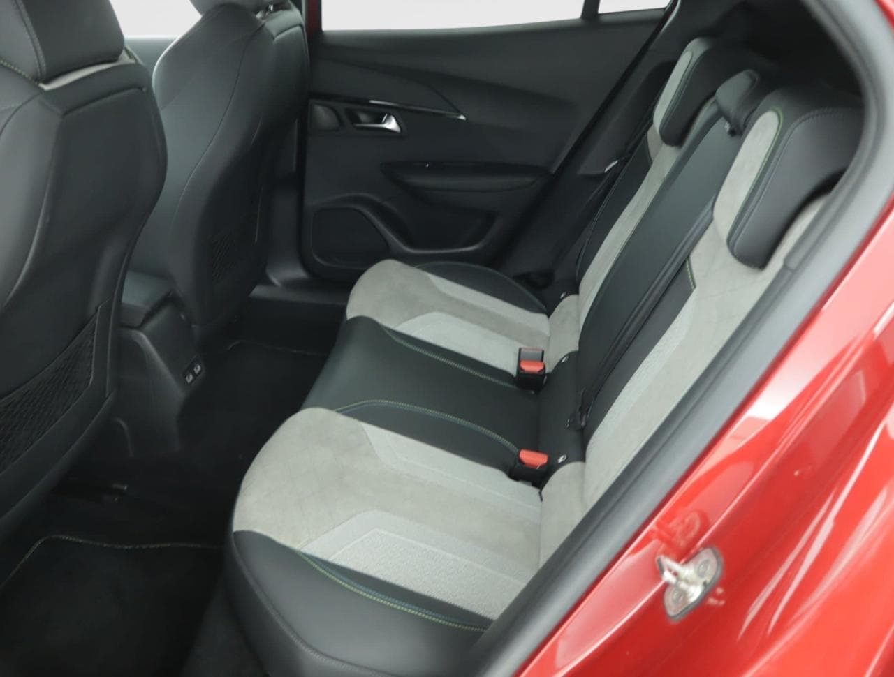 2021 Peugeot 2008 - 18