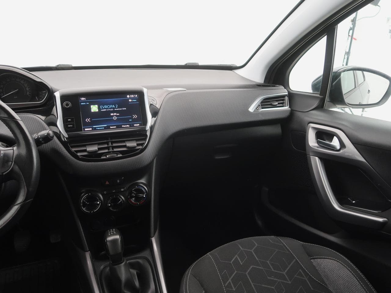 2018 Peugeot 2008 - 11