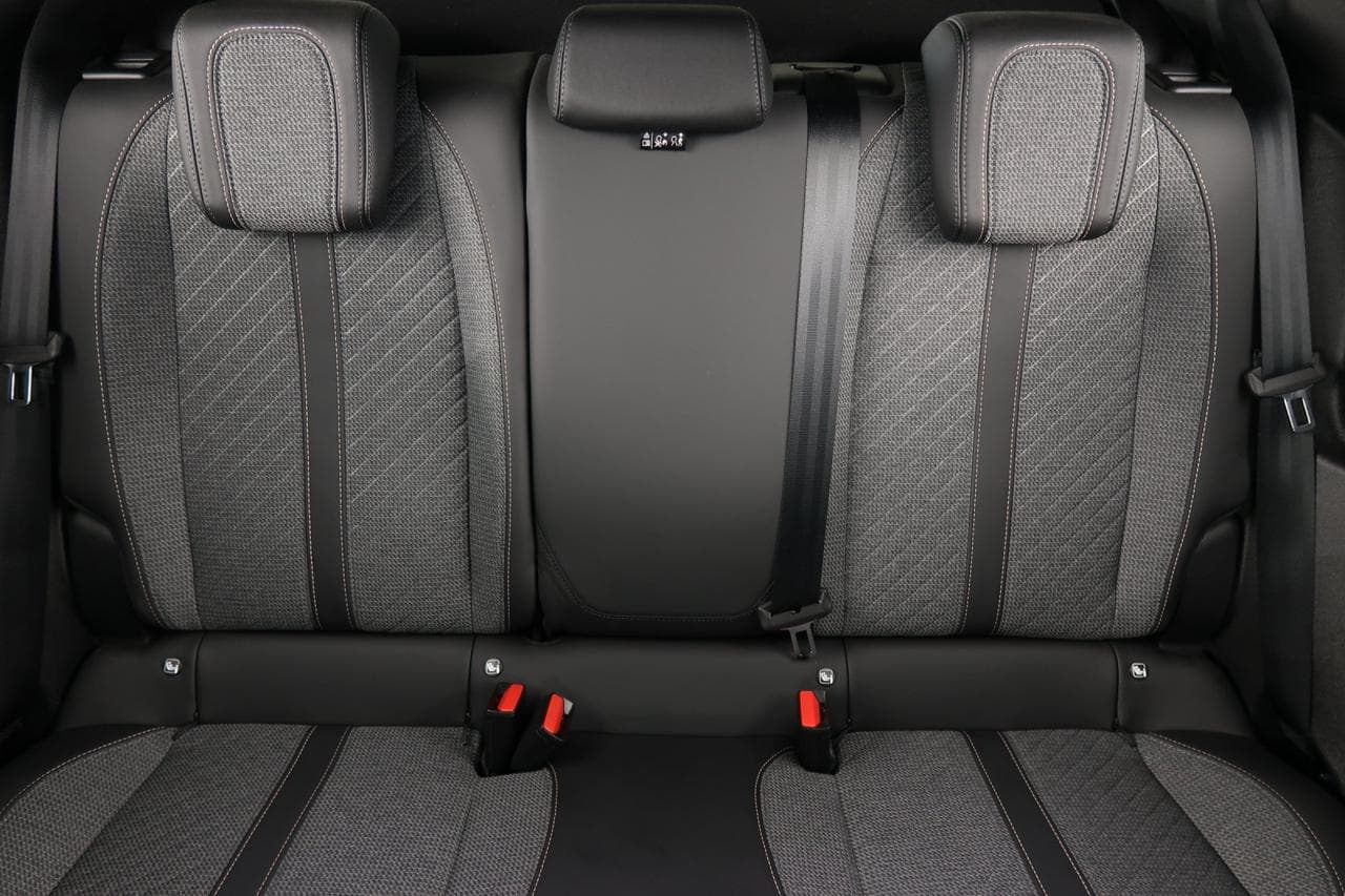 2025 Peugeot 2008 - 25