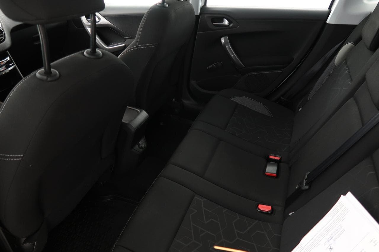 2017 Peugeot 2008 - 21