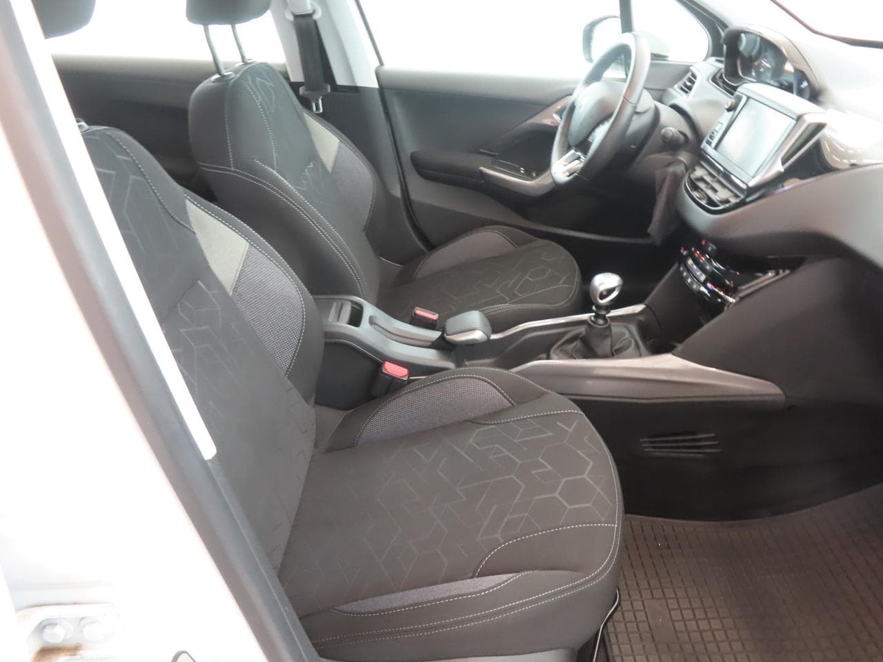 2019 Peugeot 2008 - 13