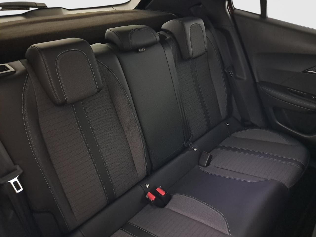 2021 Peugeot 2008 - 21