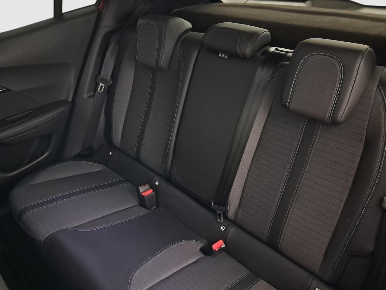 2021 Peugeot 2008 - 25
