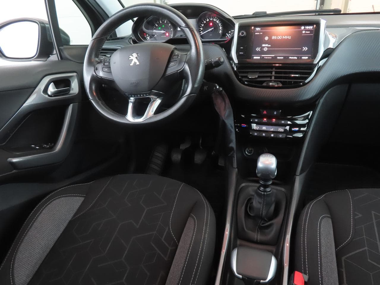 2019 Peugeot 2008 - 16