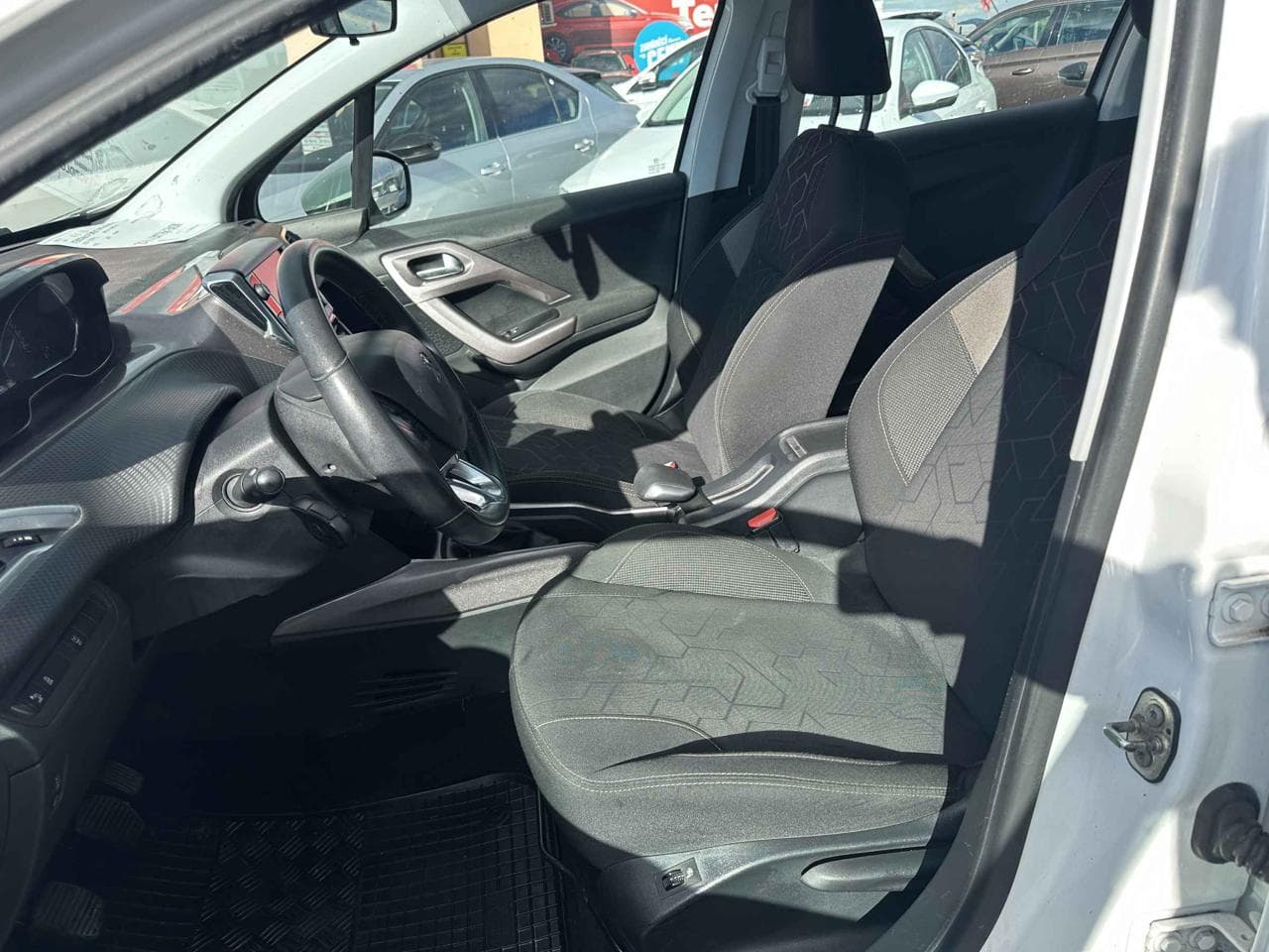 2014 Peugeot 2008 - 9