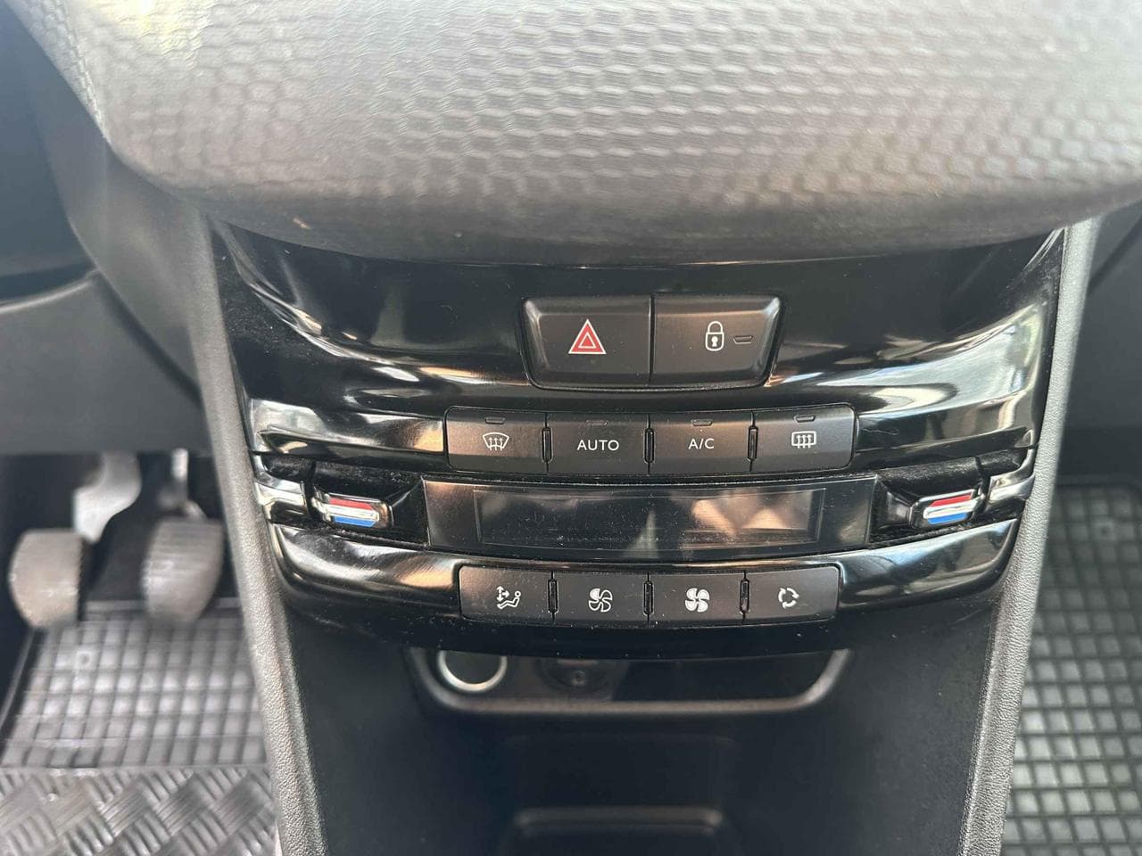 2014 Peugeot 2008 - 19