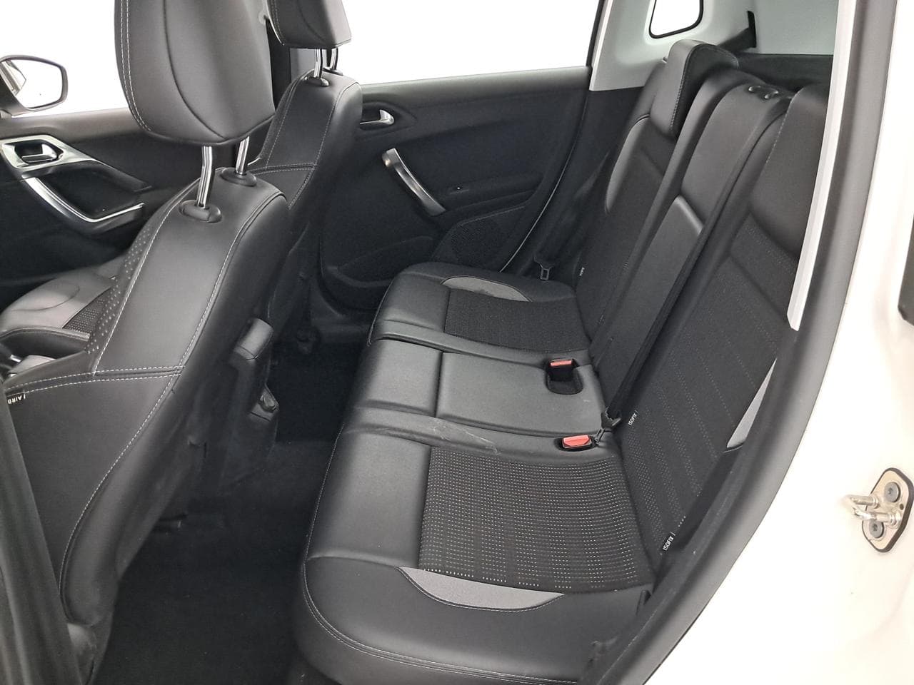 2014 Peugeot 2008 - 25