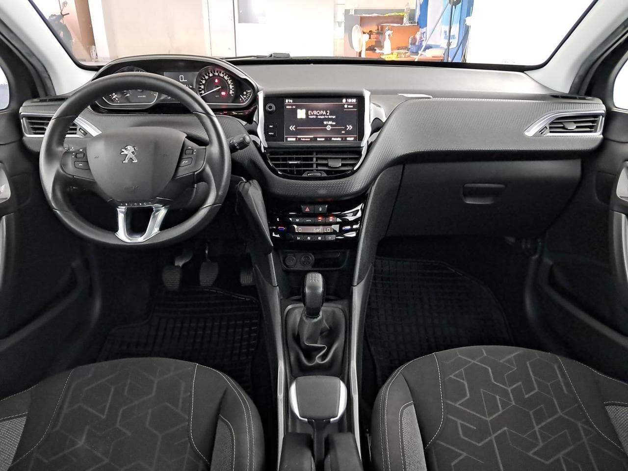 2019 Peugeot 2008 - 18