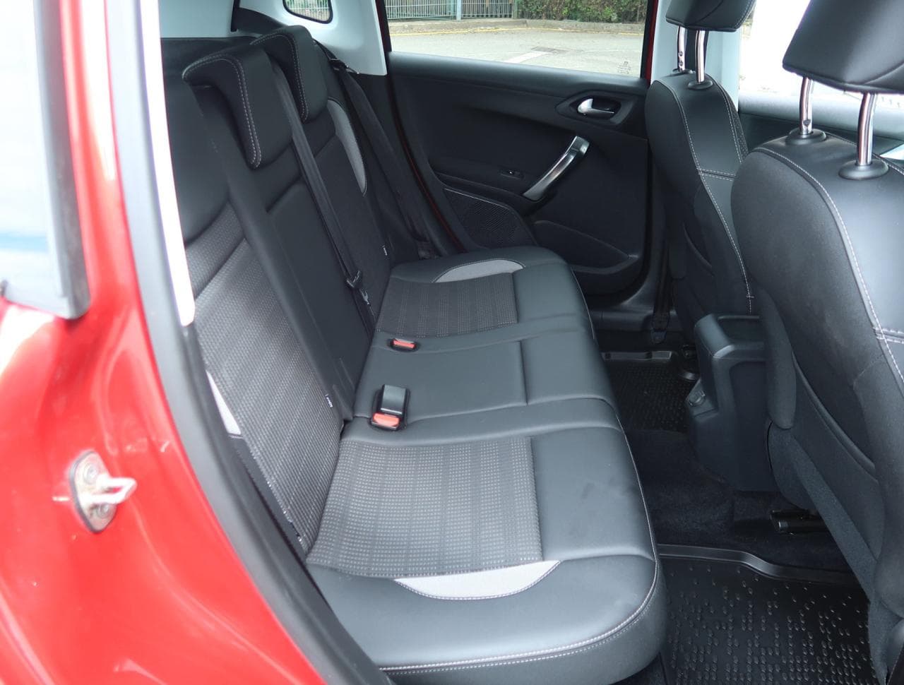 2016 Peugeot 2008 - 25