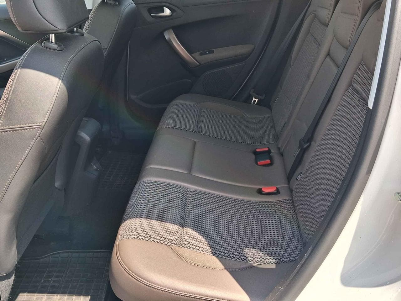 2015 Peugeot 2008 - 15