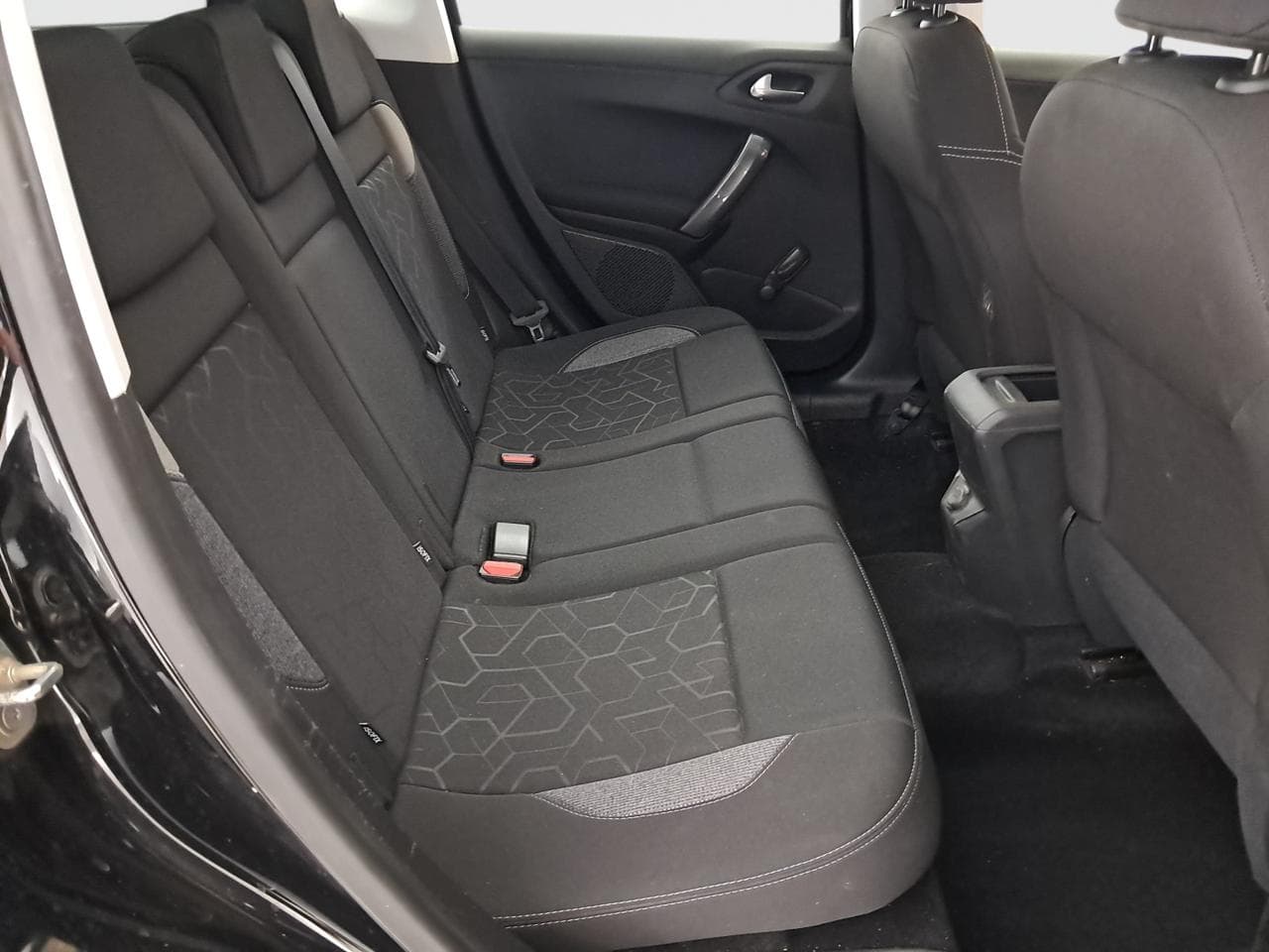 2017 Peugeot 2008 - 25