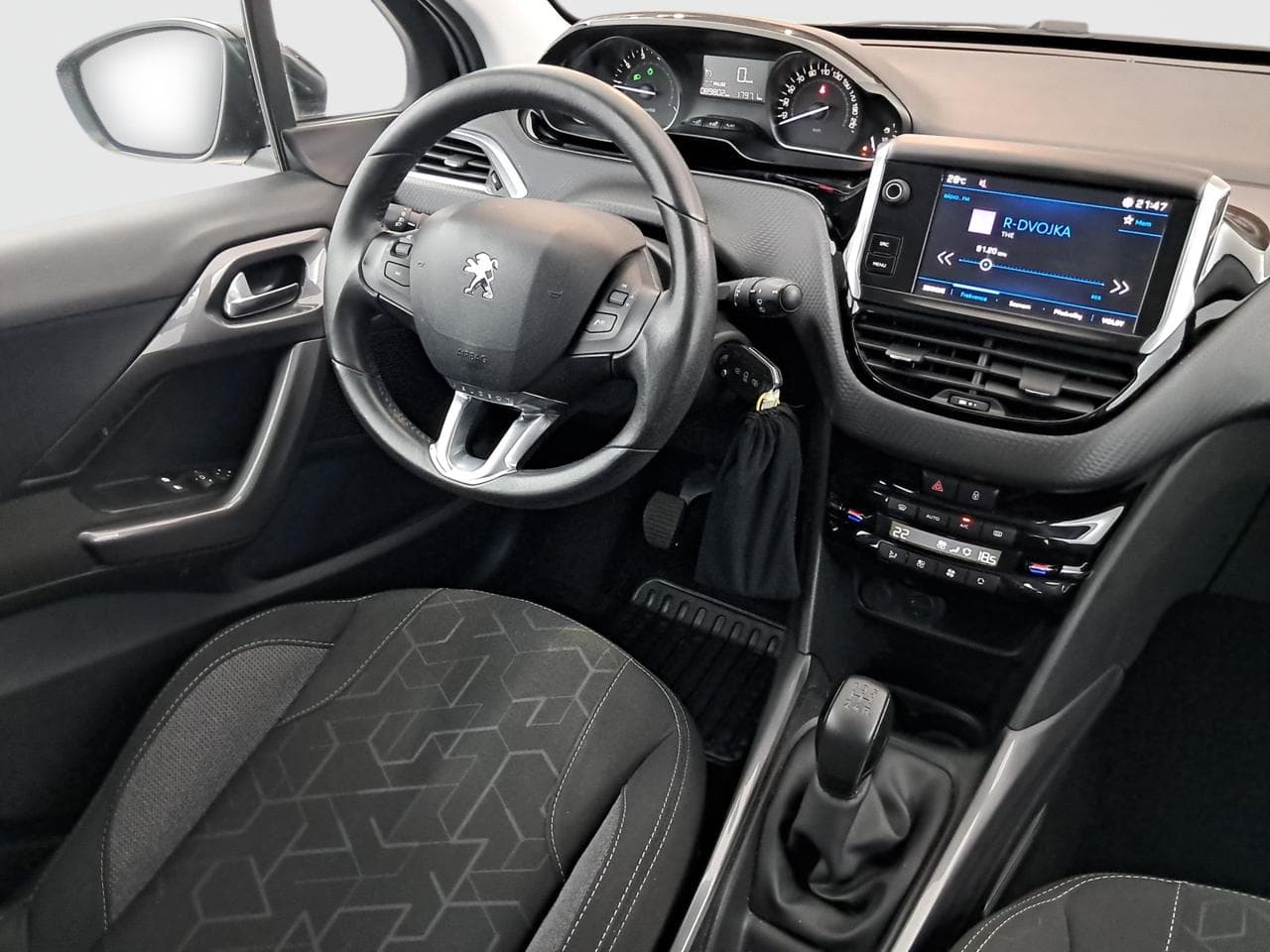 2017 Peugeot 2008 - 17