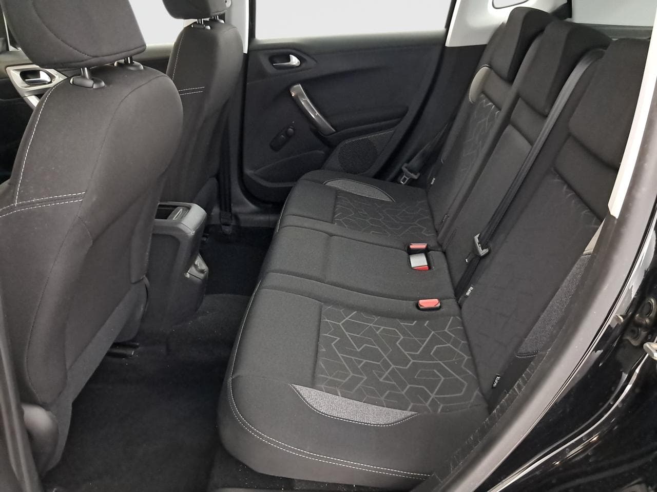 2017 Peugeot 2008 - 29