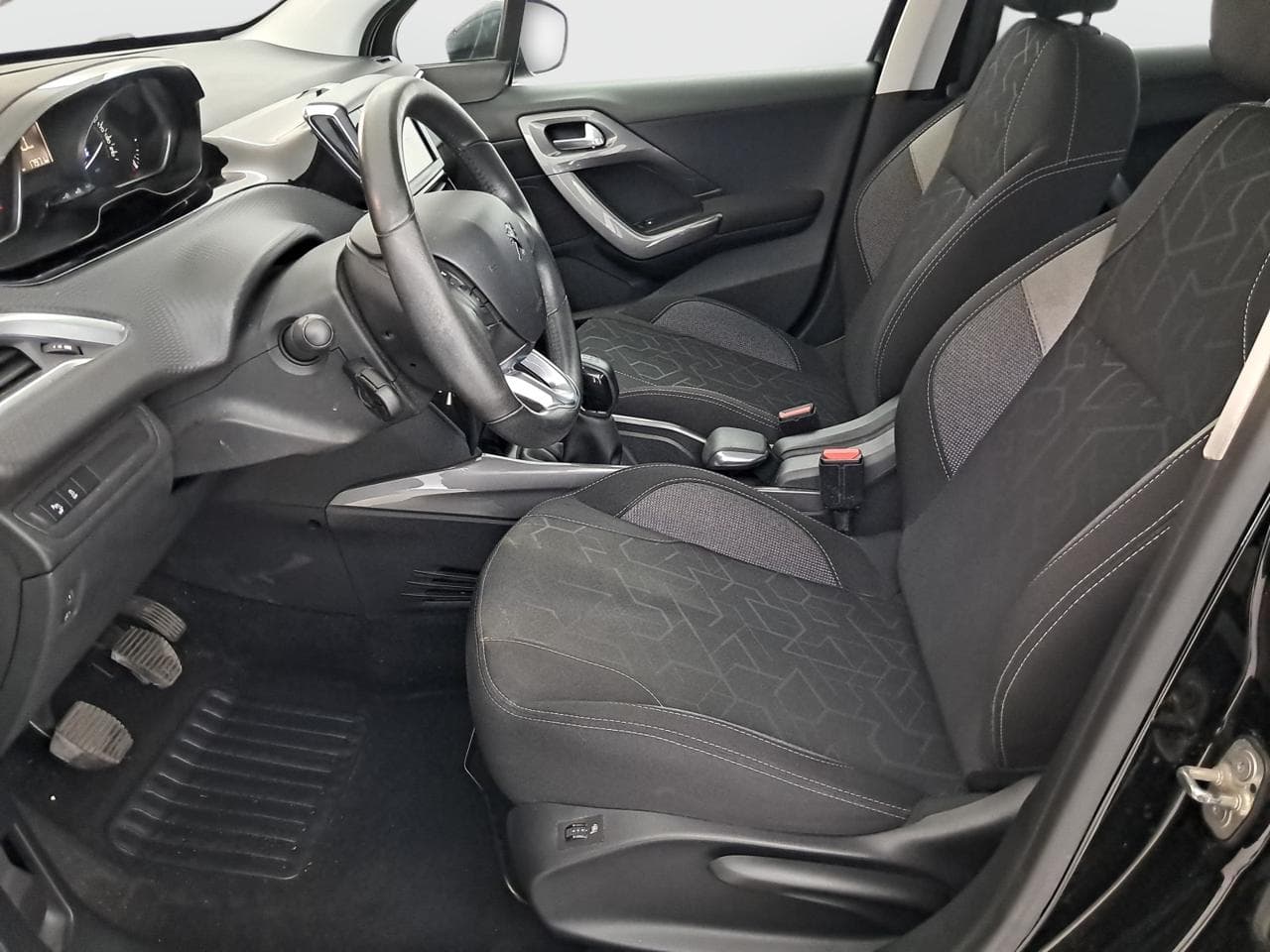 2017 Peugeot 2008 - 31