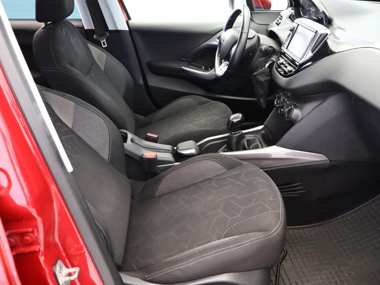 2018 Peugeot 2008 - 12