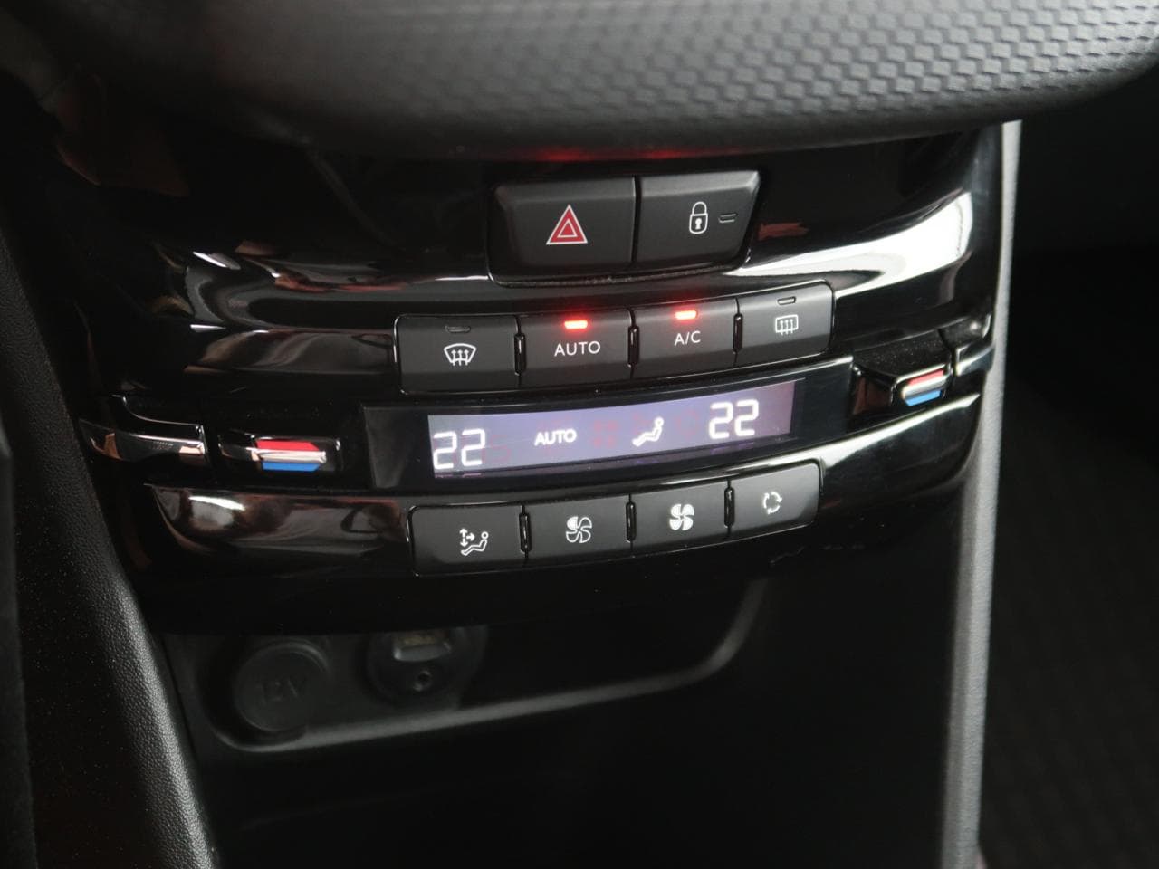 2014 Peugeot 2008 - 36