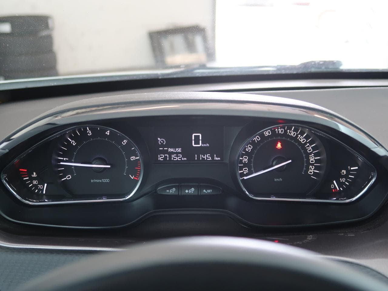 2014 Peugeot 2008 - 32