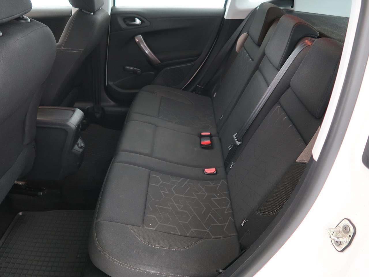 2014 Peugeot 2008 - 28