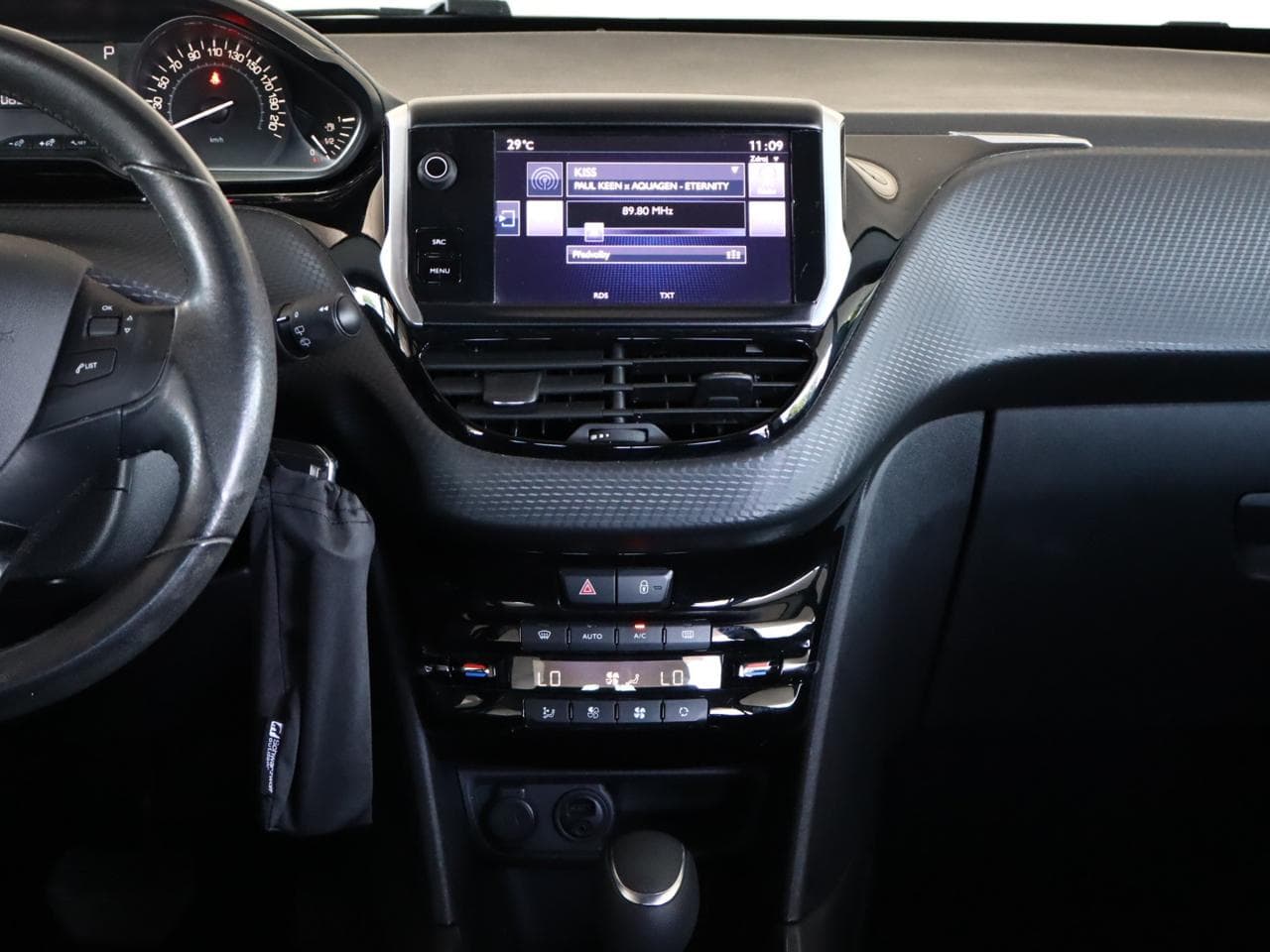 2017 Peugeot 2008 - 21