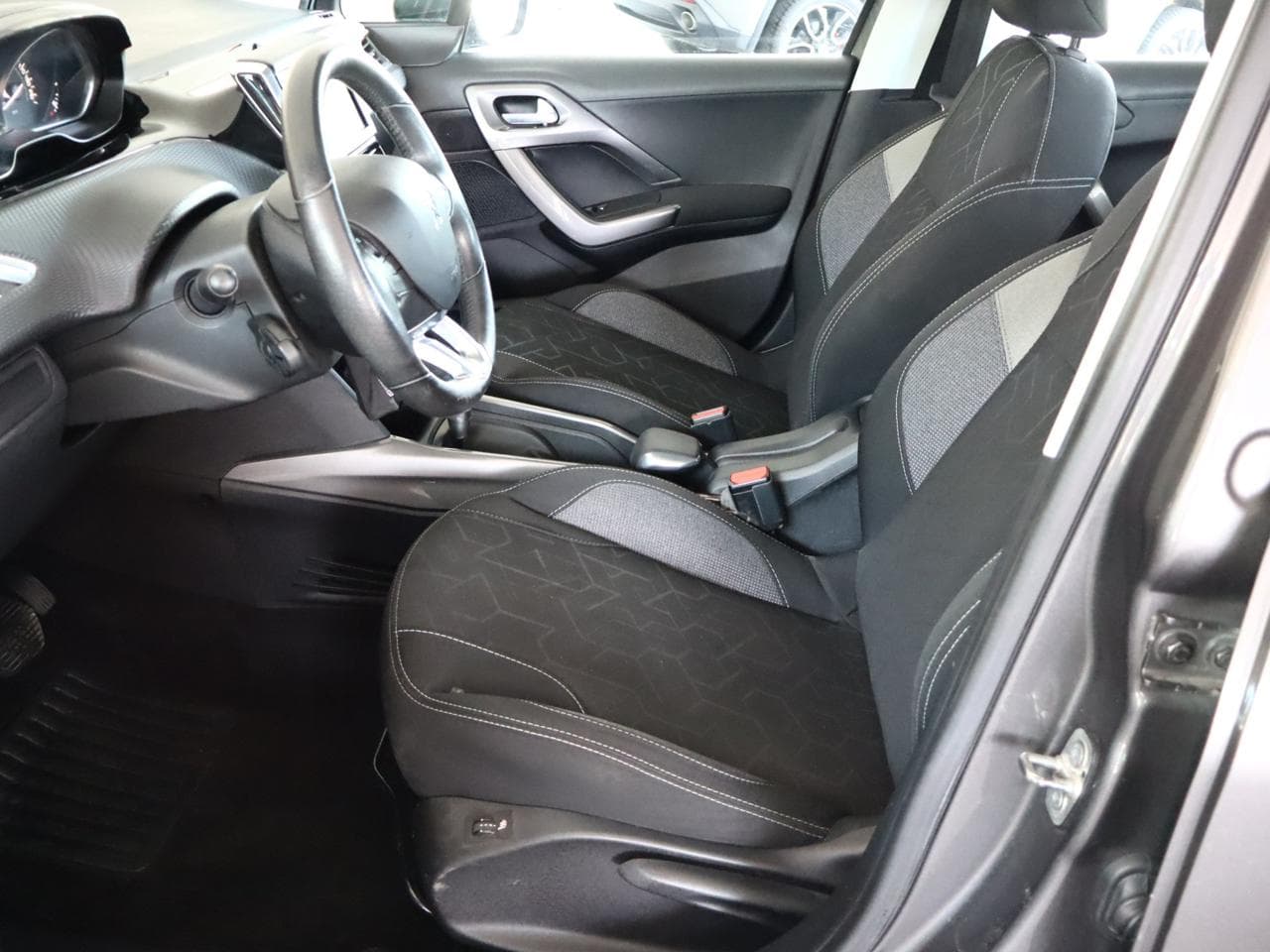 2017 Peugeot 2008 - 17