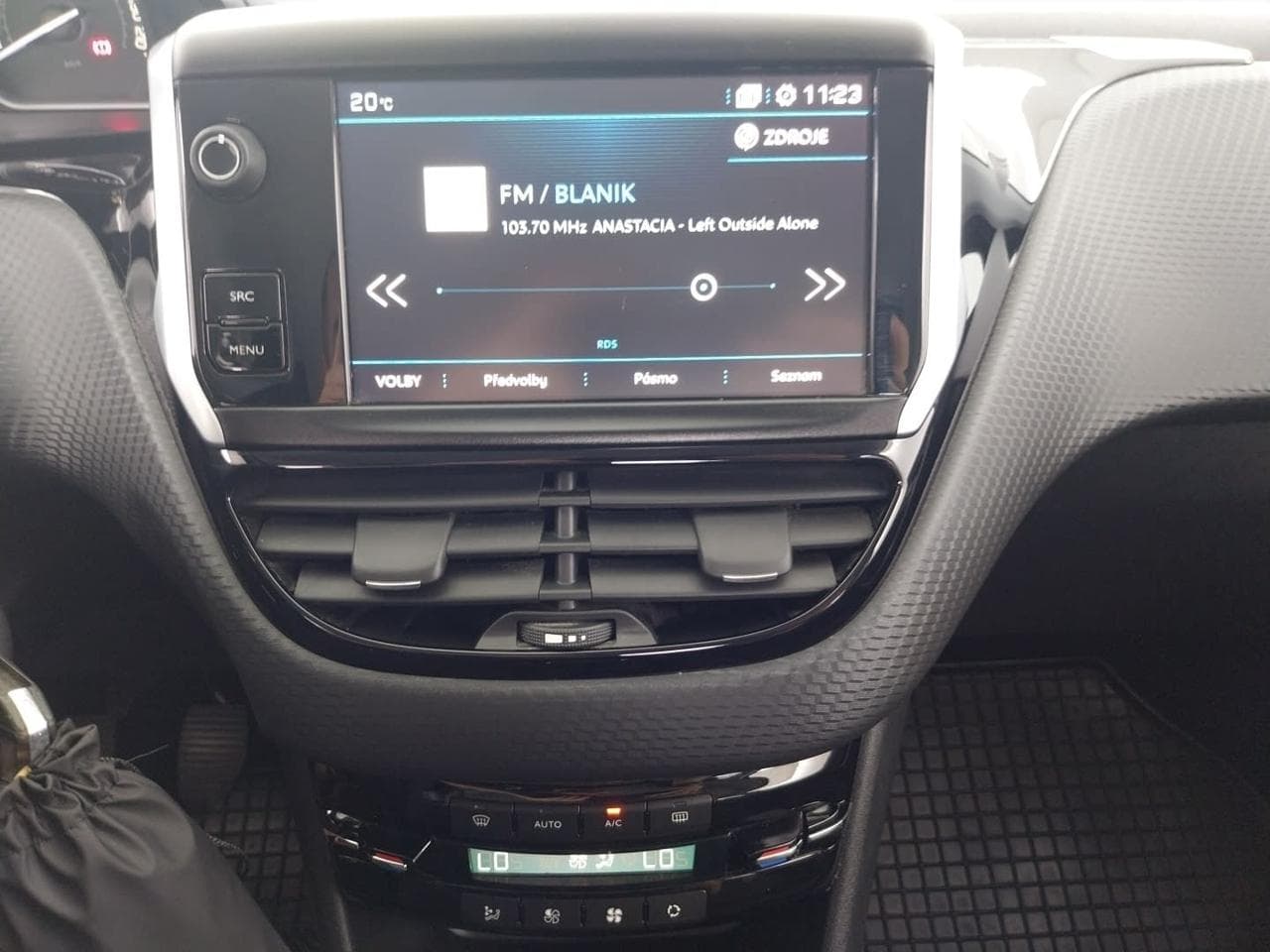 2017 Peugeot 2008 - 18