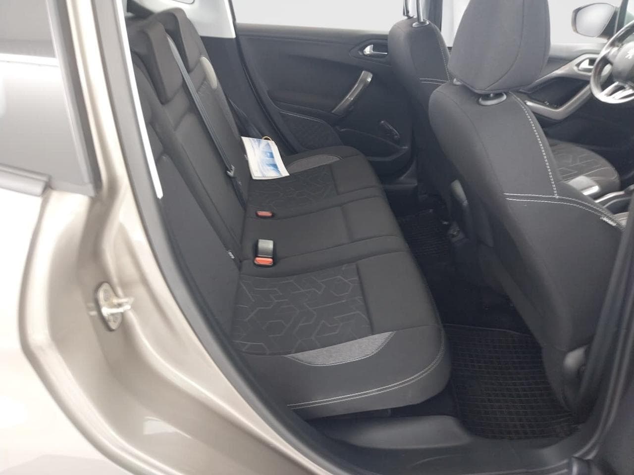2017 Peugeot 2008 - 13